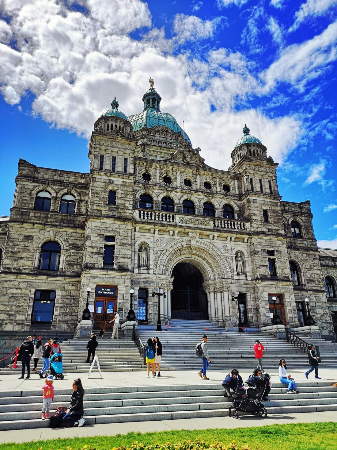 Discovering the Victoria BC Legislature Building with Olynpix Tours & Transportation
