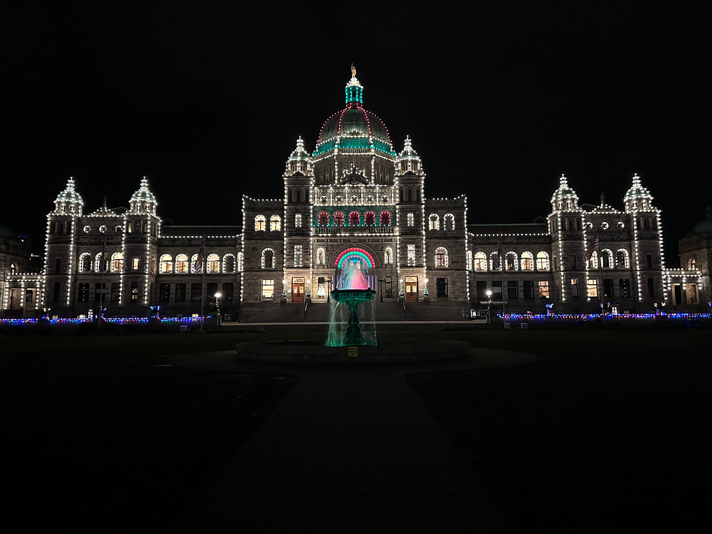 Victoria BC | 4-Hour Butchart Gardens Christmas Lights & City Private Tour - Olynpix Tours & Transportation