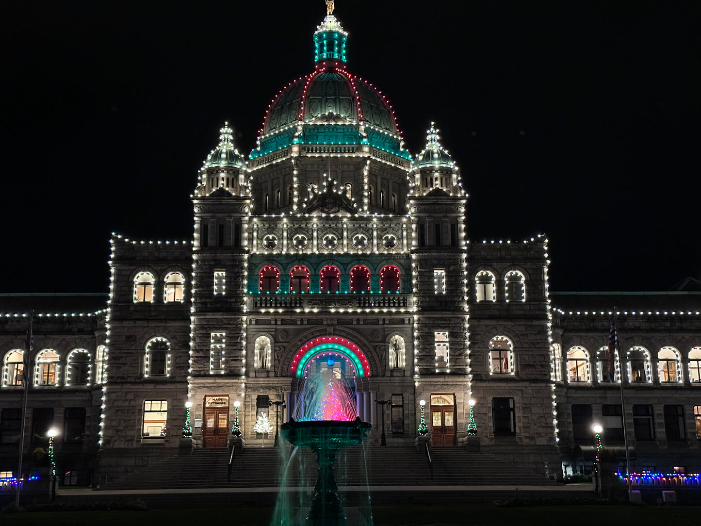 Victoria BC | 4-Hour Butchart Gardens Christmas Lights & City Private Tour - Olynpix Tours & Transportation