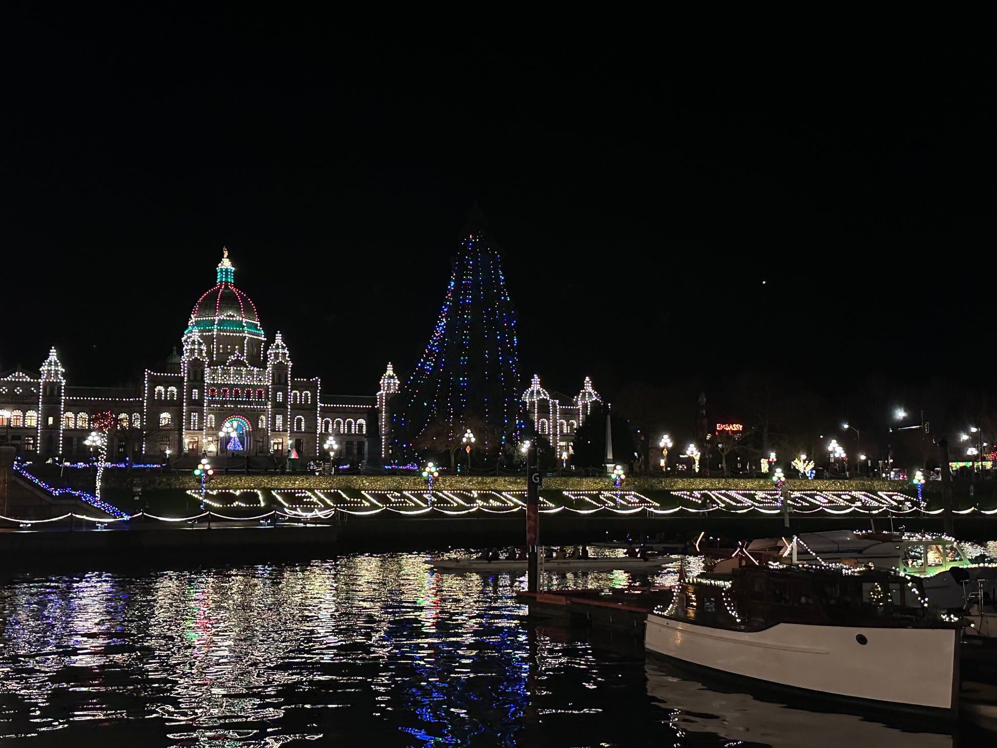 Victoria BC | 4-Hour Butchart Gardens Christmas Lights & City Private Tour - Olynpix Tours & Transportation